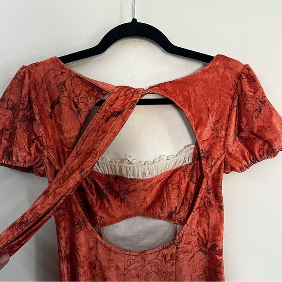 Kimchi Blue x Urban Outfitters Jill Velvet Cherub Mini Dress - Picture 12 of 16